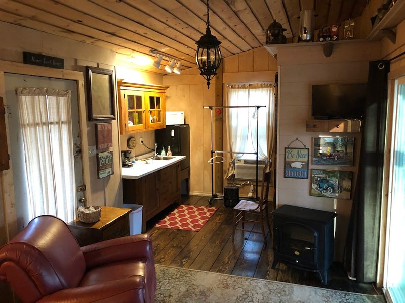 10 Kentucky Rustic Cabins Locals Adore For Their Unique Charm - Decor Hint Handcrafted Cabin In Woodsy Heaven, Dixon