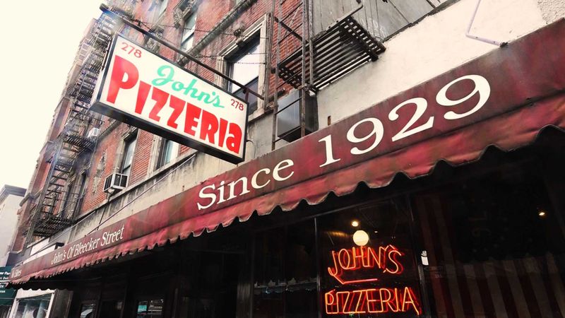 10 New York Slice Shops That Still Fold Just Right - Decor Hint John's of Bleecker Street - Coal-Fired Perfection