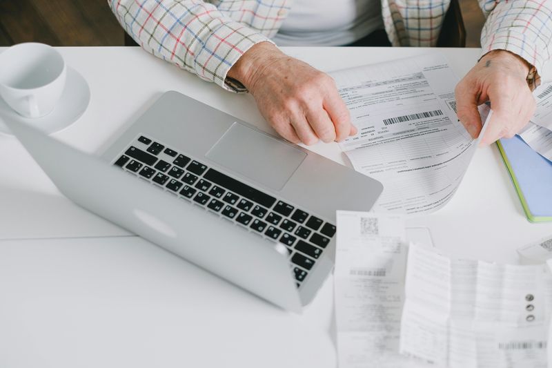 16 Practical Ways You Can Declutter And Organize Your Space - Decor Hint Digitize Paper Clutter