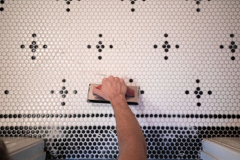 20 Vintage Bathroom Trends Rocking Pennsylvania Homes - Decor Hint Penny Round Tiles Circle Back