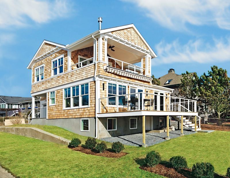15 Rhode Island Shingle Cottages With Salt-And-Sun Patina - Decor Hint Shingle Cottage With Ocean-View Deck