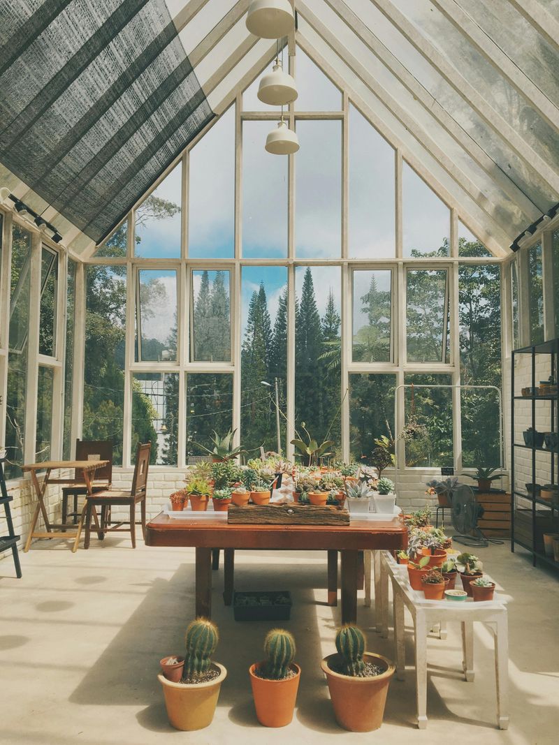 8 Mistakes That Can Undermine Comfort In Garden Rooms - Decor Hint Furniture That Fights The Space