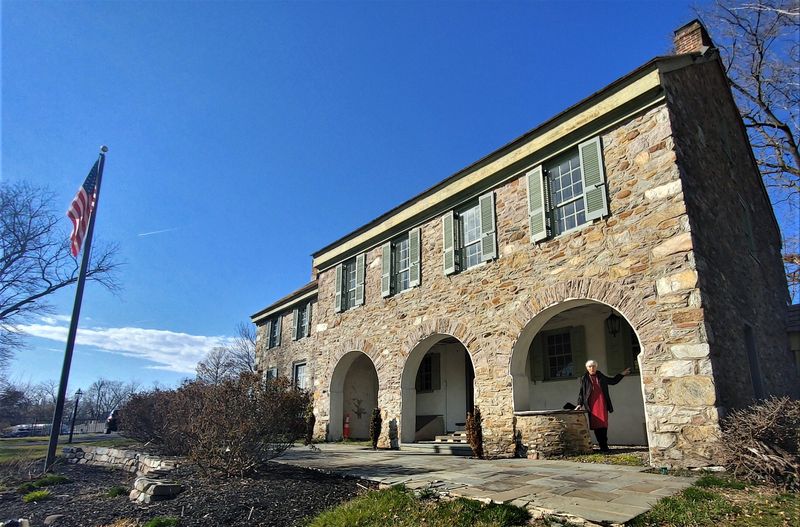 15 Defining Features Of Pennsylvania Stone Farmhouses - Decor Hint Adaptive Floor Plans