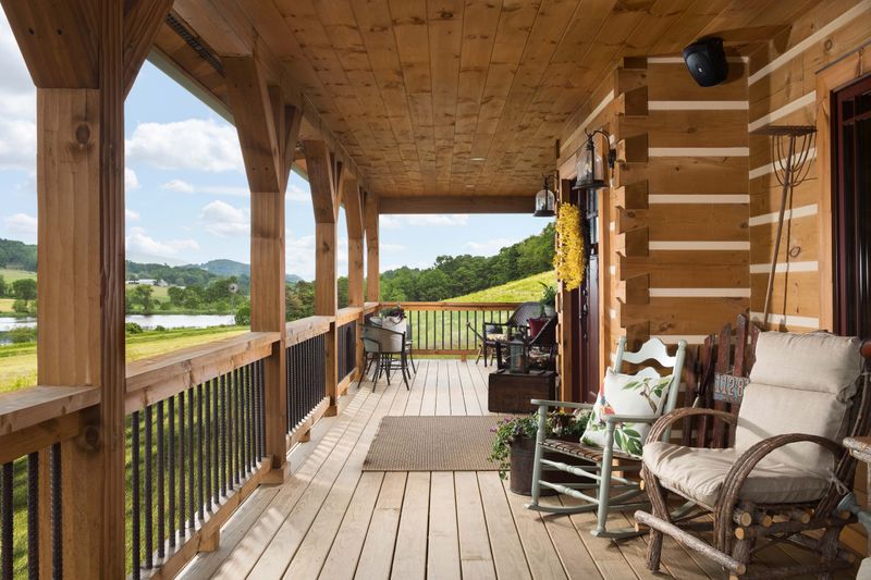 15 Oklahoma Farmhouse Porches That Could Be Perfect For Slow Evenings - Decor Hint Rustic Wooden Columns