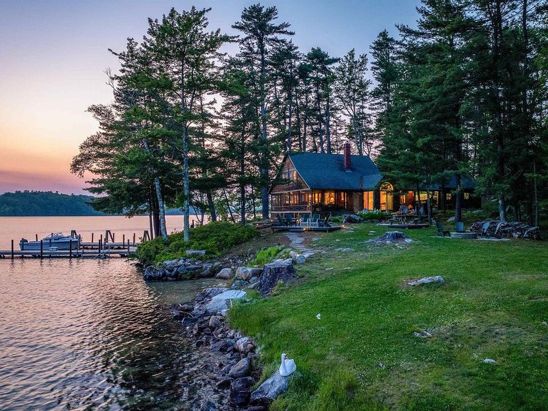 15 Rhode Island Shingle Cottages With Salt-And-Sun Patina - Decor Hint Secluded Woodland Shingle Cottage