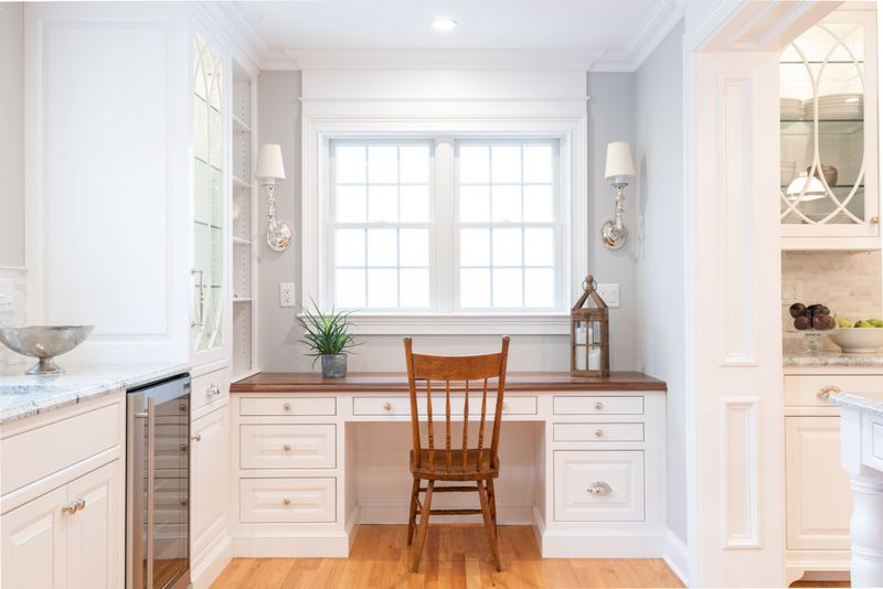 Fading: Kitchen Desks