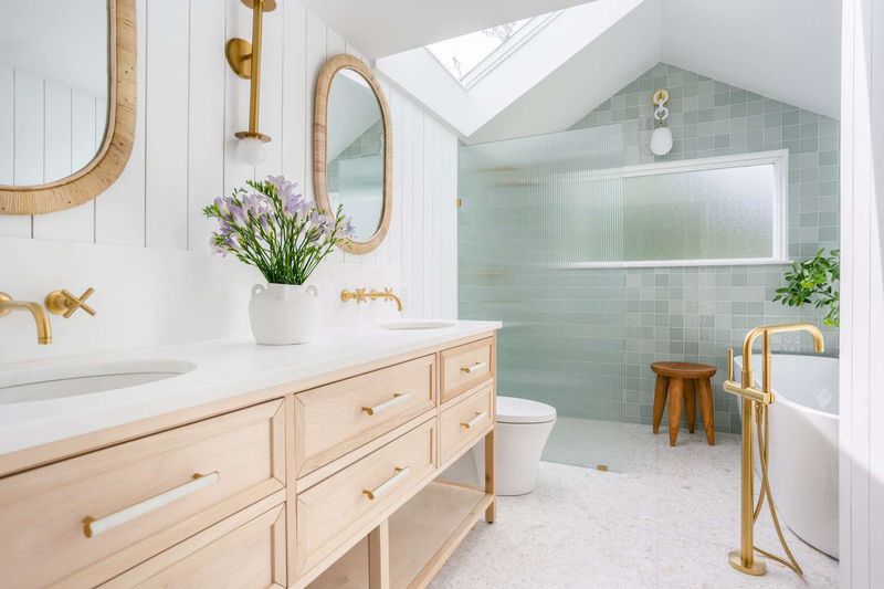 14 North Carolina Shiplap Walls That Do Not Feel Overdone - Decor Hint Bathroom Shiplap With Spa Vibes