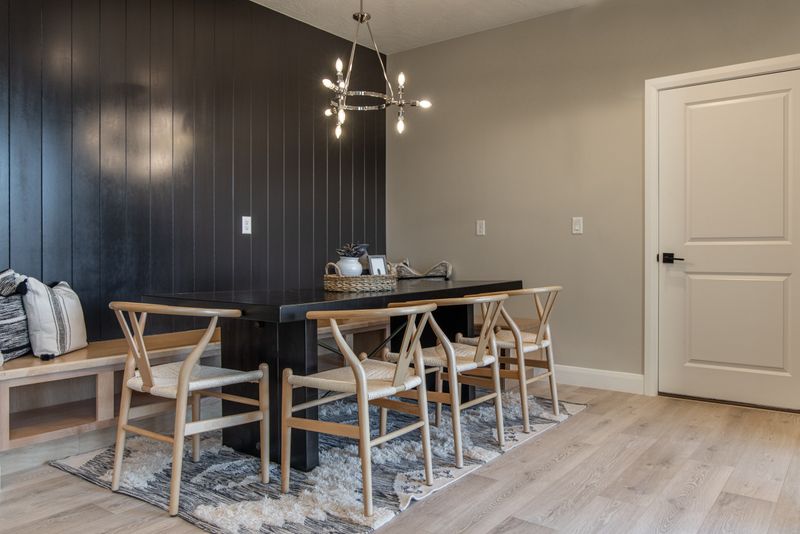 14 North Carolina Shiplap Walls That Do Not Feel Overdone - Decor Hint Dark-Painted Shiplap Statement Wall