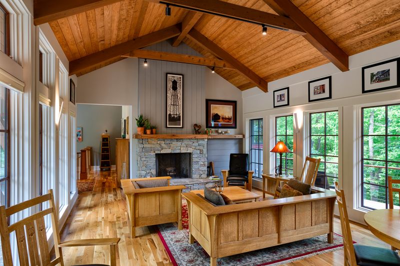 14 North Carolina Shiplap Walls That Do Not Feel Overdone - Decor Hint Natural Wood Shiplap Warmth