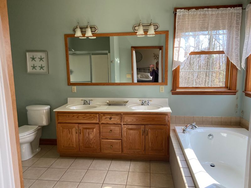 Wall-to-Wall Mirrors Split Design Opinions