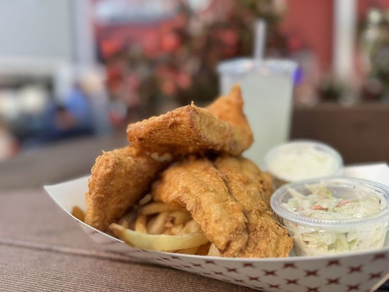 Scalawags Whitefish & Chips, Mackinaw City