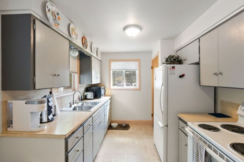 Homes With Small Kitchens
