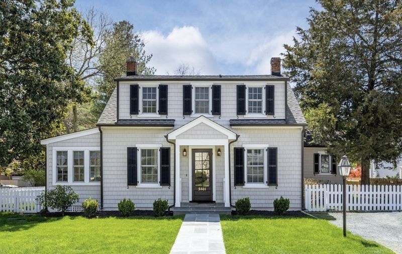 18 Virginia Colonial Details That Still Feel Fresh - Decor Hint Painted Wood Shutters