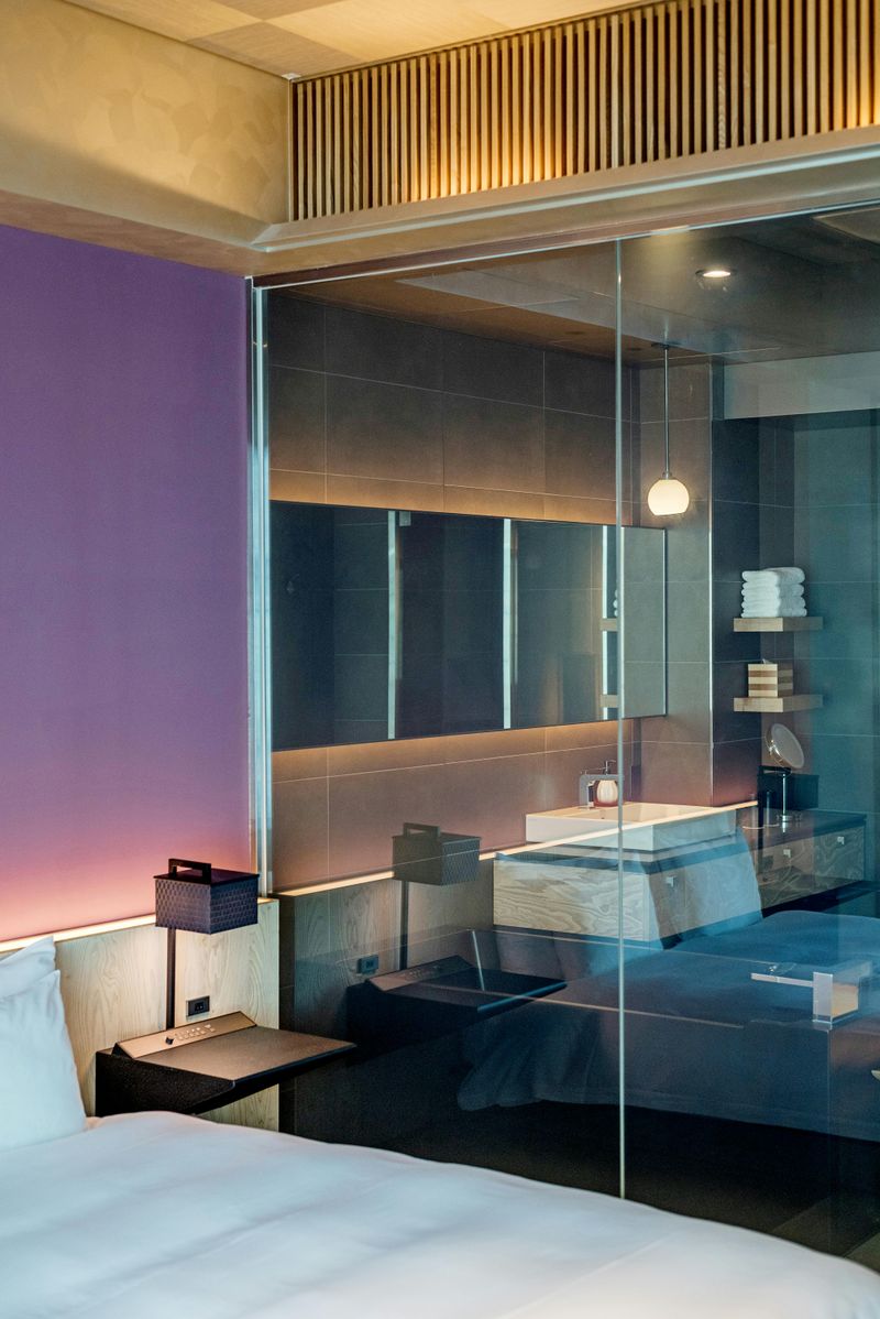 8 Accent Wall Colors To Turn Your Bedroom Into A Luxurious Oasis - Decor Hint Rich Plum