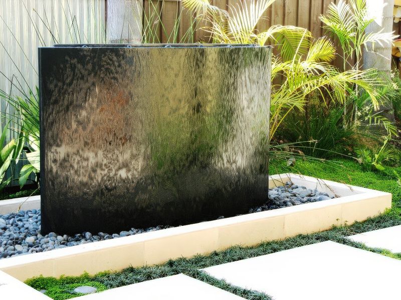 12 Nevada Courtyard Fountains That Keep Things Cool - Decor Hint Contemporary Glass And Steel Fountain