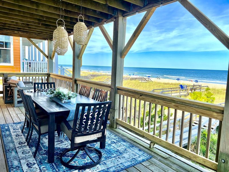 9 North Carolina Porch Styles That Neighbors Envy - Decor Hint Coastal Breezy Verandas