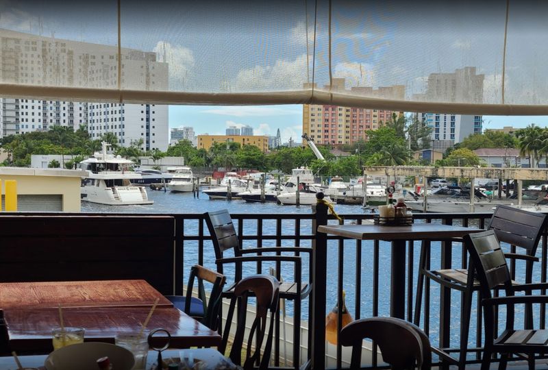 11 Beachside Shacks In Florida Locals Still Love - Decor Hint Garcia's Seafood Grille & Fish Market, Miami River