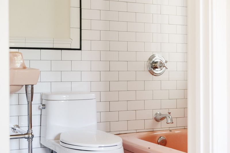 7 Outdated Looks Holding Back Chicago Bungalows - Decor Hint Dated Bathroom Tiles And Fixtures