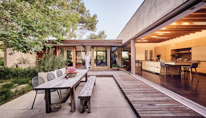 7 Kitchen Wow Factors That Win Over California Buyers And 5 Finishing Touches That Attract Even More According To Interior Designers - Decor Hint Outdoor Kitchen Connection