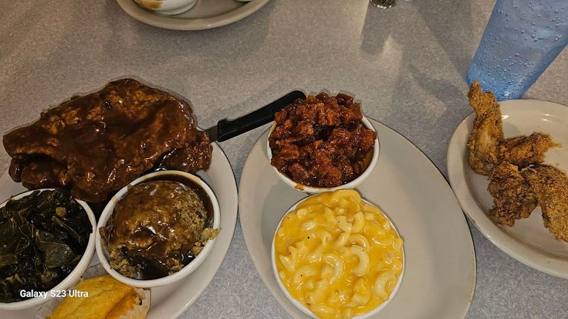 6 Cozy Indiana Buffets Serving Up Classic Comfort Food - Decor Hint His Place Eatery – Indianapolis