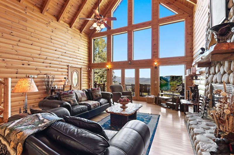 9 Minnesota Cabin Living Rooms Built For Snowy Nights - Decor Hint Panoramic Window Wonderlands