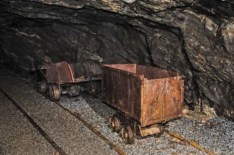 In Georgia, 16 Collectibles On The Decline For 2025 And 6 That Are No Longer Worth Anything - Decor Hint Georgia Gold Rush Artifacts Losing Luster