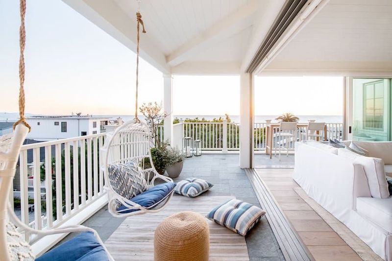 10 South Carolina Porches Designed For Outdoor Living - Decor Hint Elevated Beach Porch
