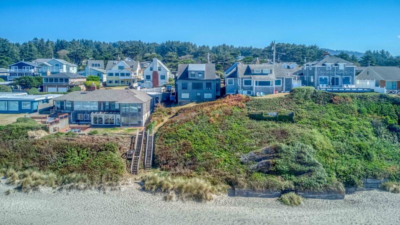 5 Properties Losing Value In Oregon And 10 That Are Hard To Sell - Decor Hint Coastal Vacation Houses in Lincoln City