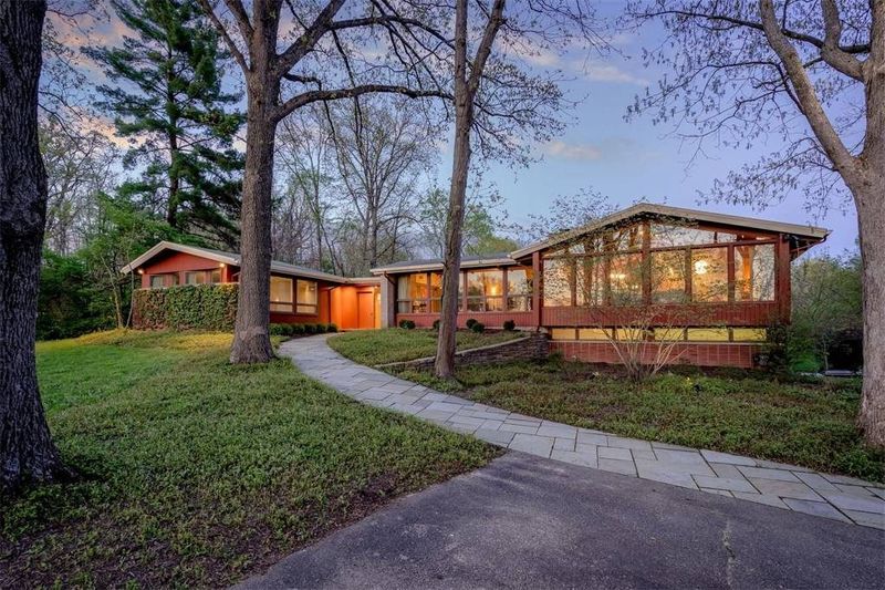 8 Ohio Ranch Houses Losing Value By 2026 - Decor Hint Mid-Century Modern Ranch