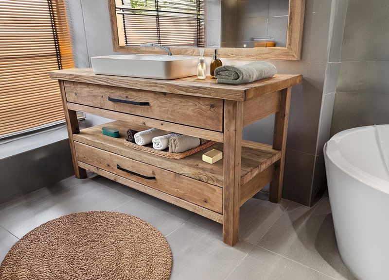 11 Vintage California Bathrooms Making A Stylish Comeback - Decor Hint Wood Accents Warm Things Up
