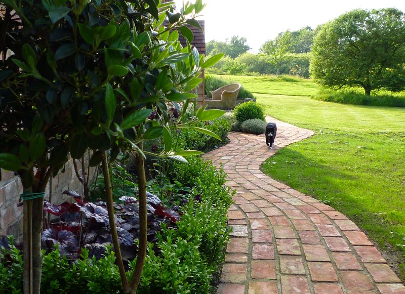 18 Delaware Brick Walkways That Look Like They've Always Been There - Decor Hint Woodland Garden Path