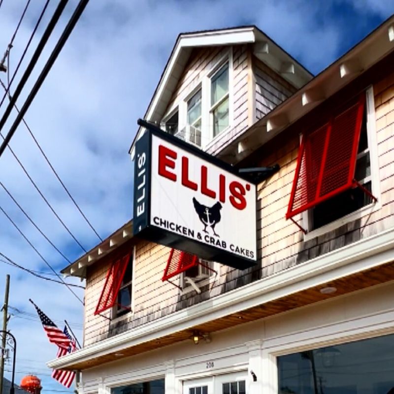 11 New Jersey Boardwalk Bites To Enjoy Year-Round - Decor Hint Ellis' Chicken & Crab Cakes