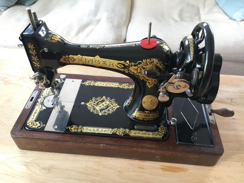 In California, These 9 Interior Antiques Might Sell For Pennies And These 9? Don't Even Try - Decor Hint Garage Sale Leftovers: Vintage Sewing Machines
