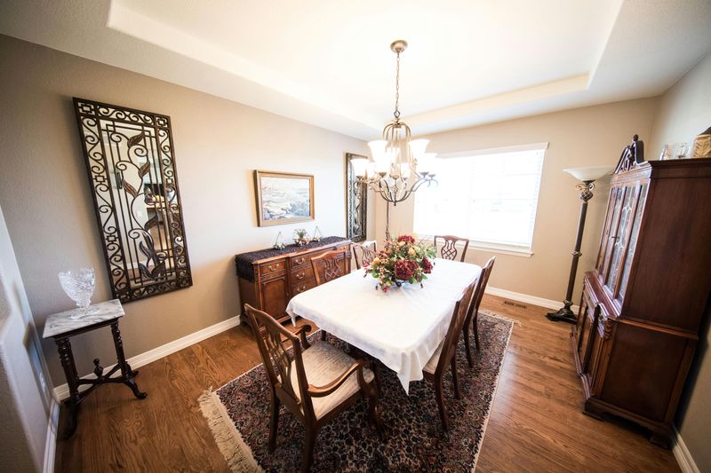 11 Simple Dining Room Updates You Can Do Anytime - Decor Hint Add A Stylish Area Rug