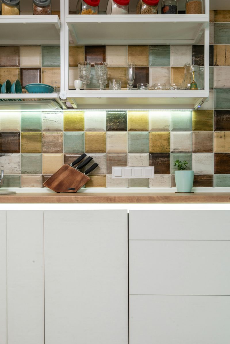 13 Small Tweaks That Instantly Make A Rental Kitchen Cozier - Decor Hint Add a colorful backsplash peel-and-stick