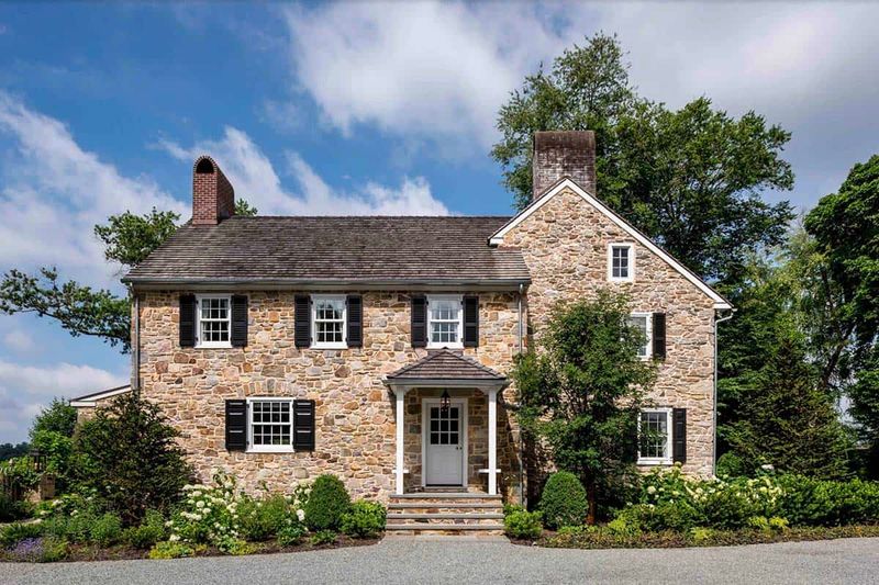 15 Defining Features Of Pennsylvania Stone Farmhouses - Decor Hint Thick Protective Walls