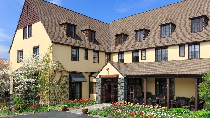 The Settlers Inn — Hawley