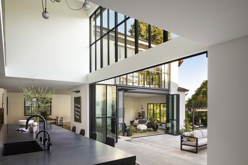 12 Old-School California Home Trends That Are Finally Back In Style - Decor Hint Indoor Atriums