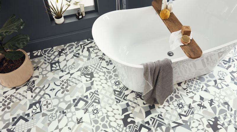 15 Pennsylvania Bathroom Floors That Are Making A Stylish Revival - Decor Hint Patterned Vinyl