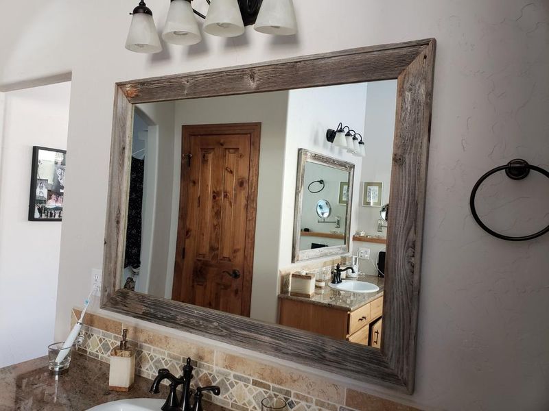 12 Utah Cabin Bathrooms That Might Capture Timeless Charm - Decor Hint Antique Mirrors