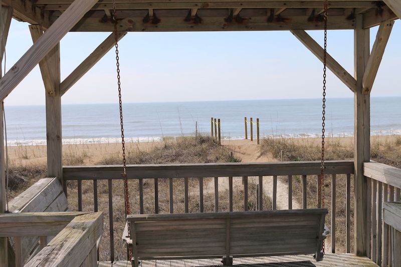 6 North Carolina Porch Swings That Outshine The Furniture Inside - Decor Hint Outer Banks Relaxing Spot