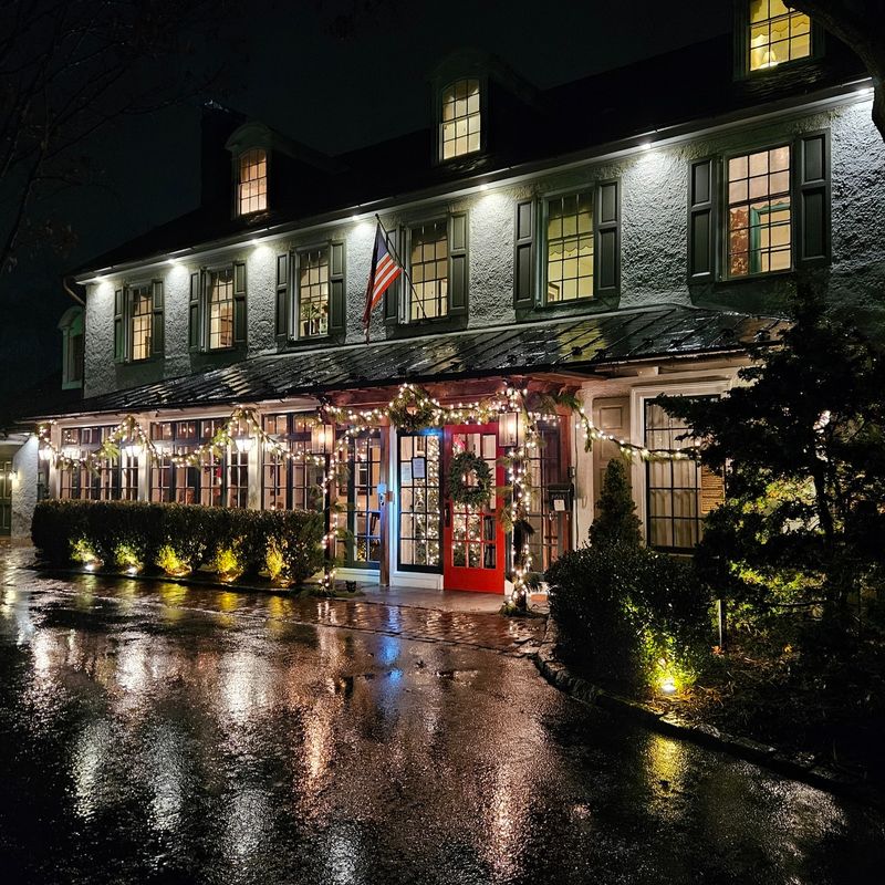 14 Small-Town Restaurants Full Of Charm In Pennsylvania - Decor Hint General Warren, Malvern