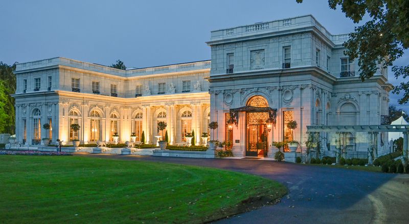 14 Historic Mansions To Tour In Rhode Island This Fall - Decor Hint Rosecliff