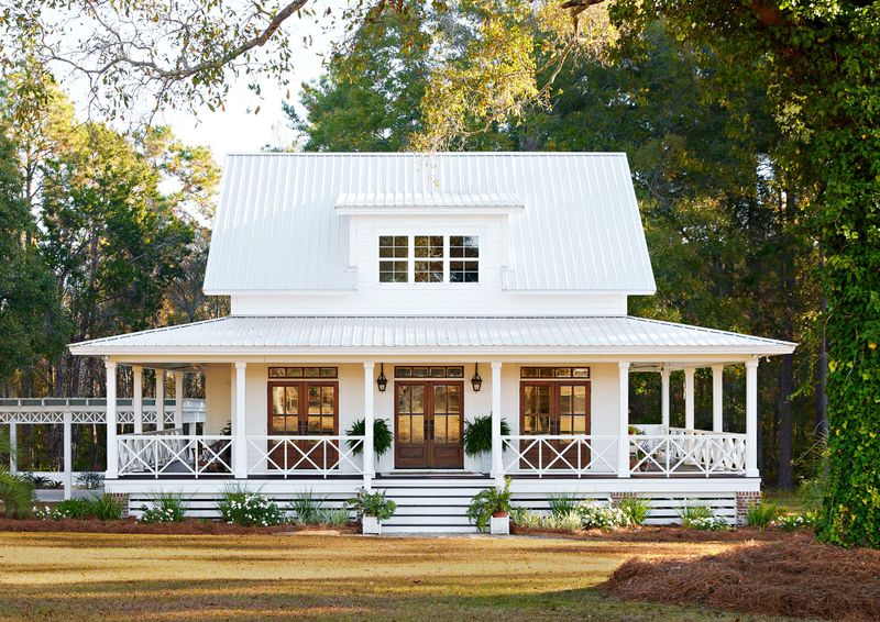 7 Louisiana Creole Porches With Storybook Railings - Decor Hint The Storyteller’s Steps