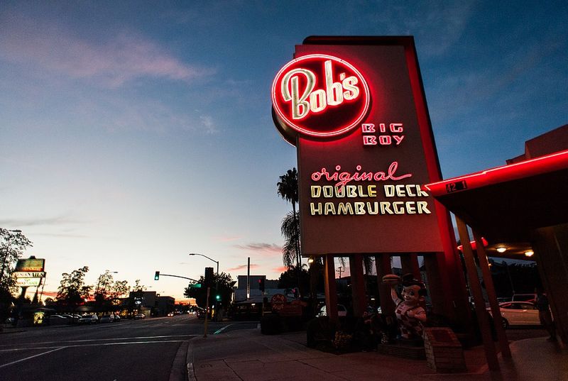 12 California Roadside Burger Chains That Still Feel Classic - Decor Hint Bob's Big Boy