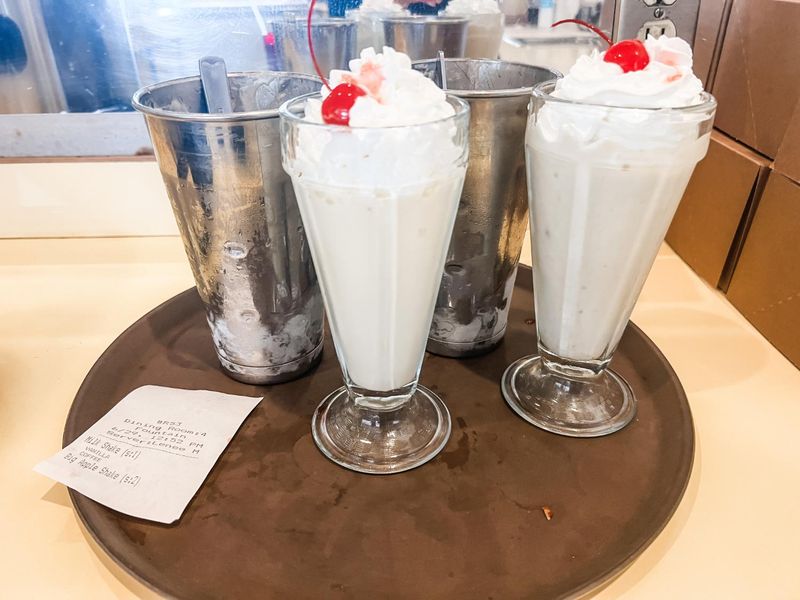 7 Washington Diners That Feel Like A Sunny Escape On Rainy Days - Decor Hint Big Apple Diner – Bremerton