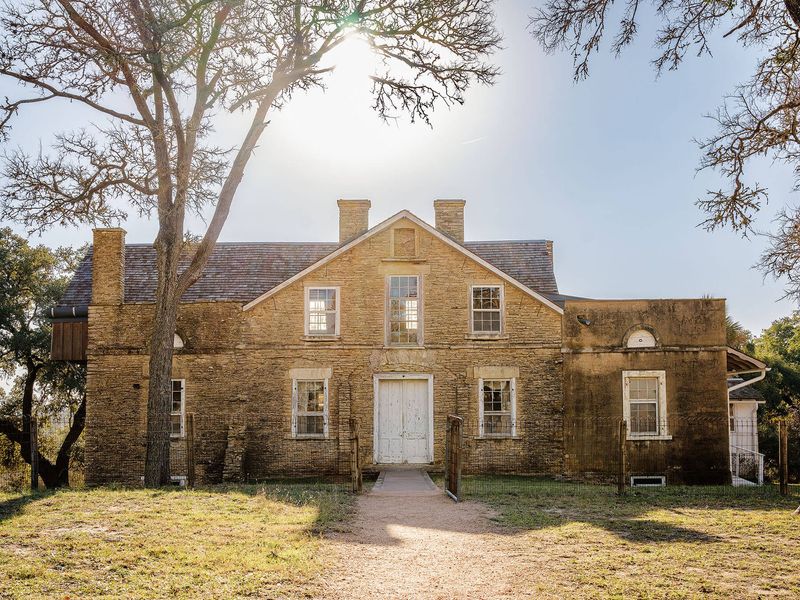7 Mississippi Farmhouses That Feel Straight Out Of Another Era - Decor Hint Willow Creek Farm