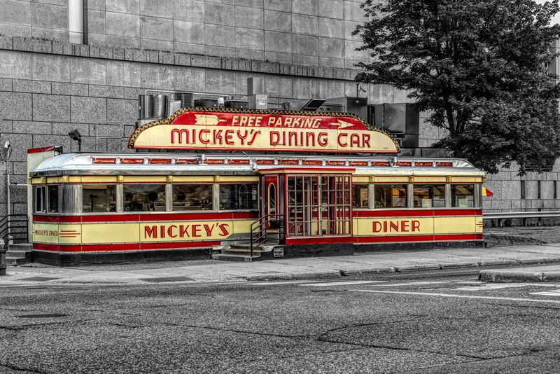 15 Old-School Diners In The US That Take You Back In Time - Decor Hint Mickey's Dining Car, St. Paul