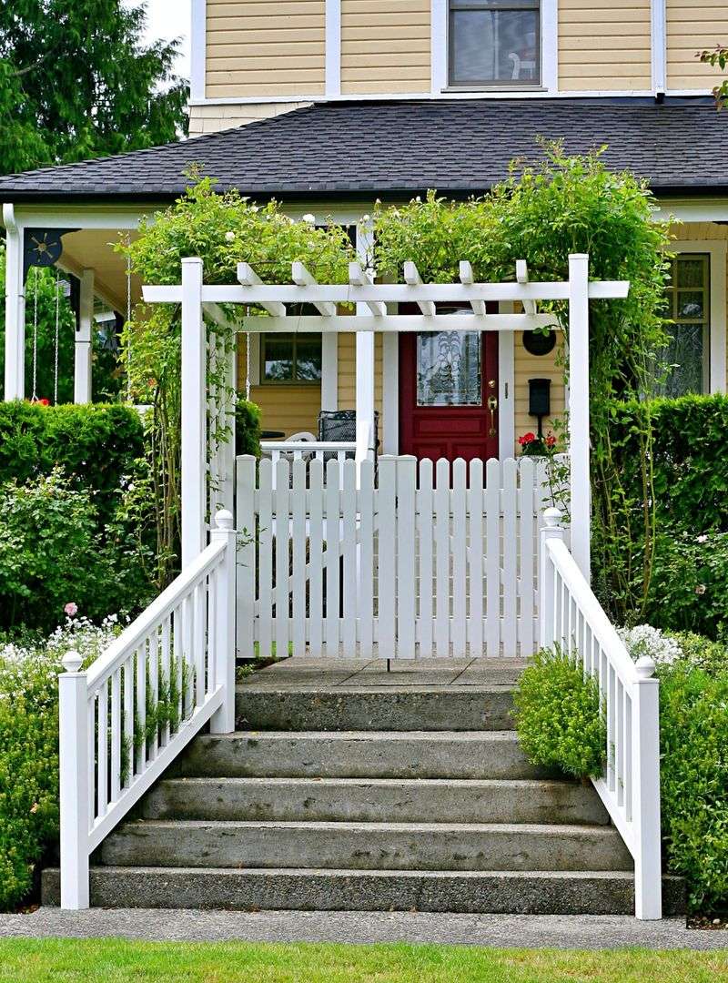 7 Louisiana Creole Porches With Storybook Railings - Decor Hint The Garden Gate Porch