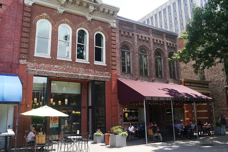 11 Tennessee Dining Nooks Perfect For Pie And Coffee - Decor Hint The Tomato Head (Knoxville)